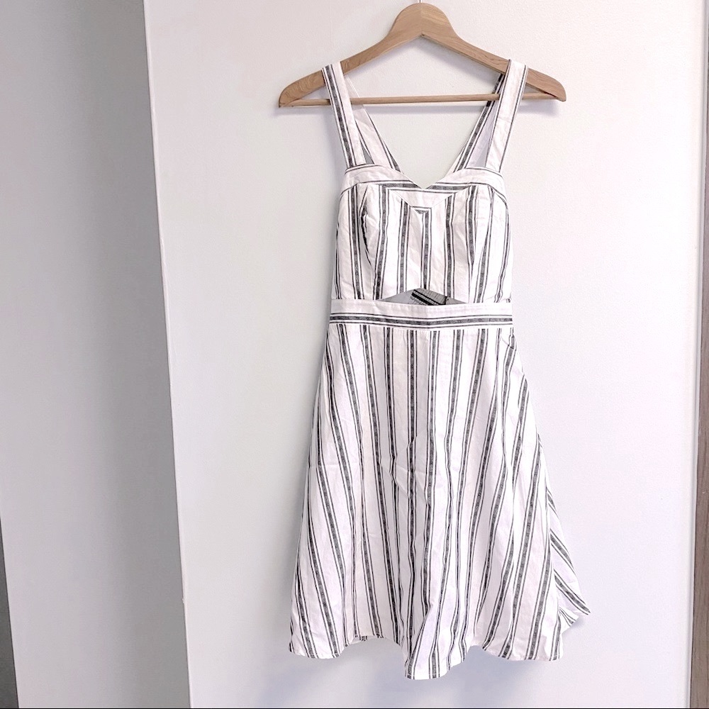 NWT DOE & RAE BOUTIQUE SUMMER DRESS - SMALL, MEDIUM OR LARGE - Picture 3 of 9